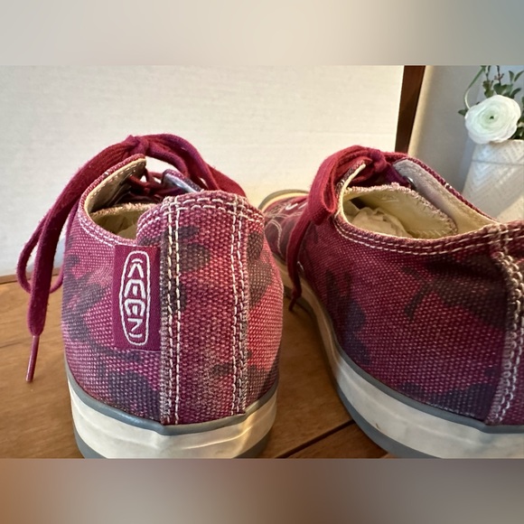 KEEN Paisley purple/pink old school canvas sneaker look!SUPER COOL!! $39  W 9 - Picture 3 of 9